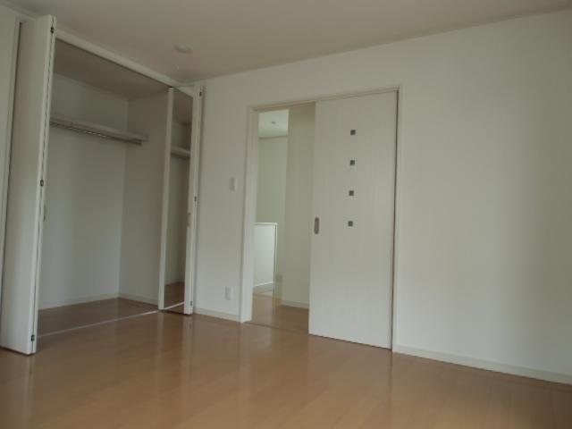 Non-living room. Room of 8 pledge Western-style rooms which can be used as the main bedroom is a comfortable space and excellent lighting of. 