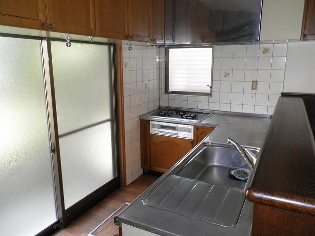 Kitchen. Spacious kitchen! With your child you can also cook!