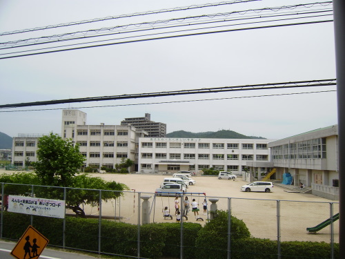 Primary school. 545m to Higashi-Hiroshima City Hiraiwa Elementary School (elementary school)