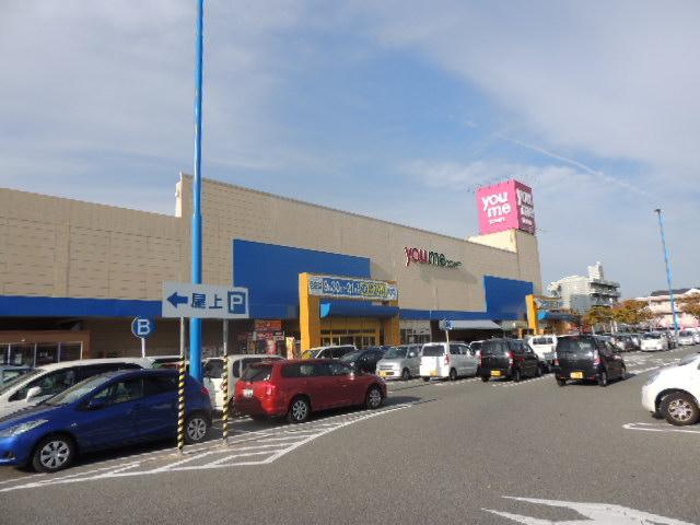 Shopping centre. Honeys super complete with 2290m ​​large parking lot to the Hiroshima school shop