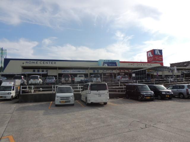 Home center. Ho Mupurazanafuko 2212m daily carpenter goods to Higashi-Hiroshima stores and general merchandise, such as here, 