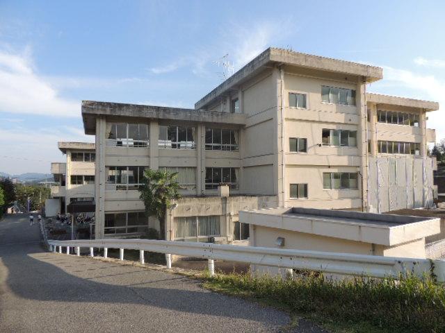Primary school. Just a sense of distance of about nice to 868m commuting distance to the Higashi-Hiroshima City Tachihara Elementary School. 