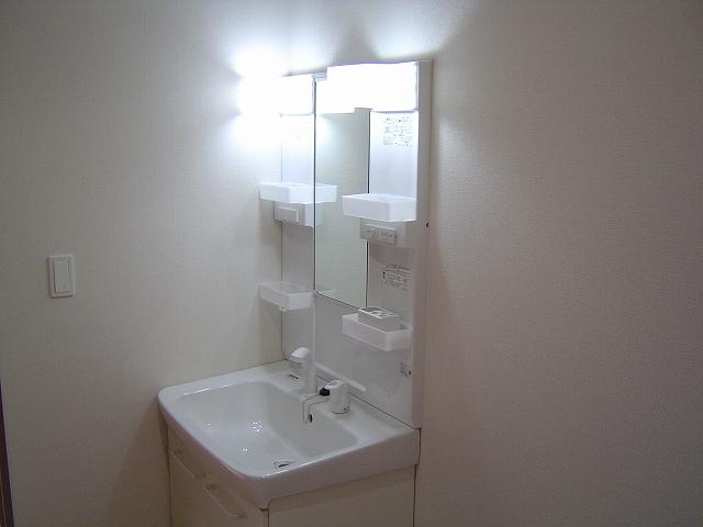 Wash basin, toilet. Indoor (11 May 2013) Shooting