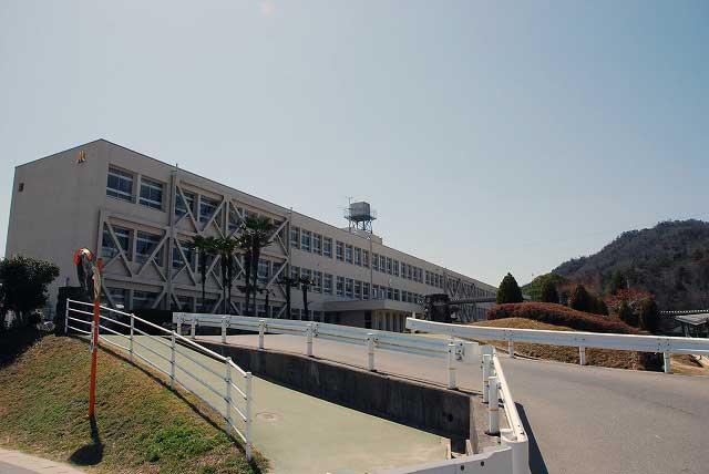 Junior high school. 737m to Higashi-Hiroshima Municipal Hachihonmatsu junior high school
