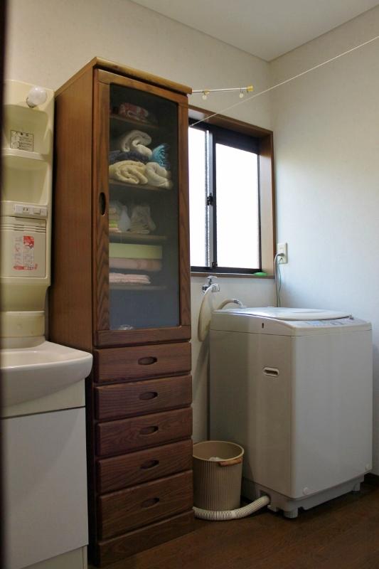 Wash basin, toilet. Wash ・ Dressing room is also equipped with window