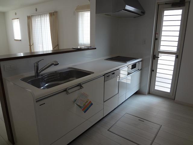 Kitchen. Friendly household all-electric!