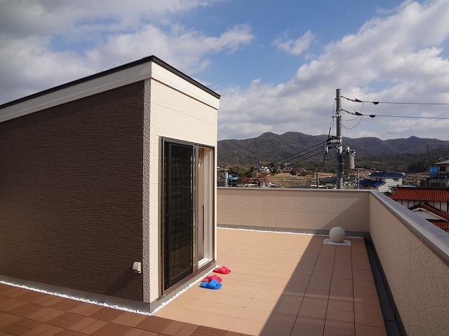 Balcony. Gardening and party on the roof ... Dream will bulge