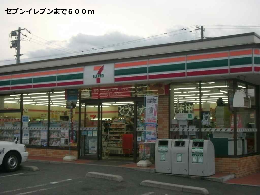 Convenience store. 600m to Seven-Eleven (convenience store)