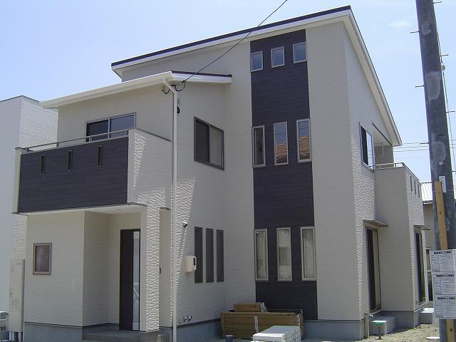 Local appearance photo. Good location in which all are aligned!