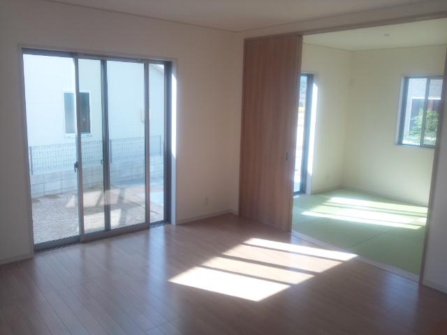 Living. Indoor (10 May 2013) Shooting, Bright living room full of a feeling of opening a large window