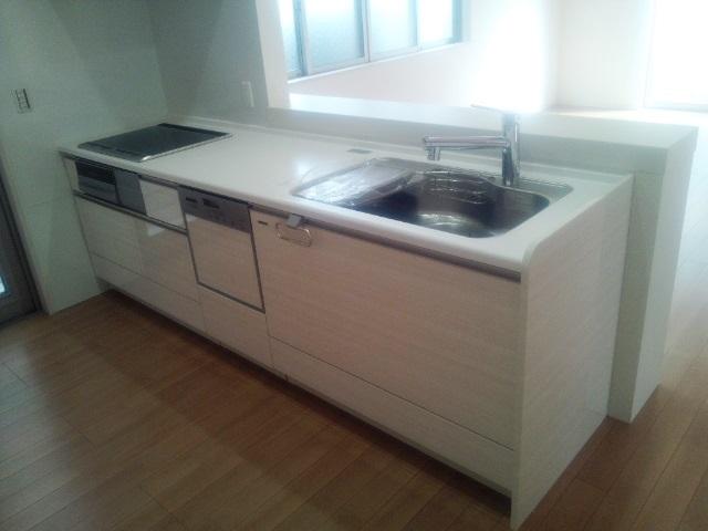 Kitchen. Water purifier integrated faucet ・ Dishwasher ・ IH cooking heater specifications.