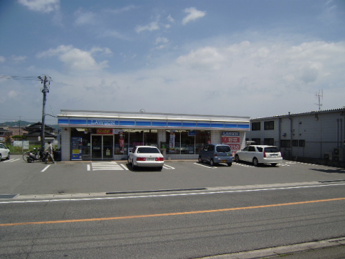 Convenience store. 727m until Lawson Higashi-Hiroshima Saijo Higashiten (convenience store)