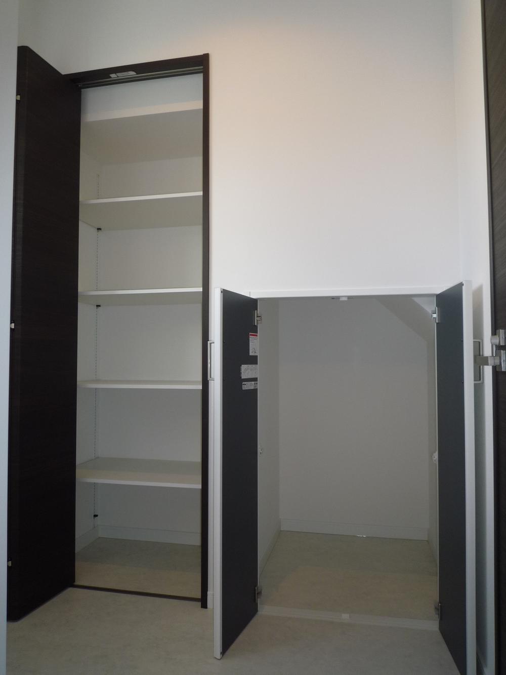 Other introspection. The sanitary has accommodated a large capacity using under stairs. 