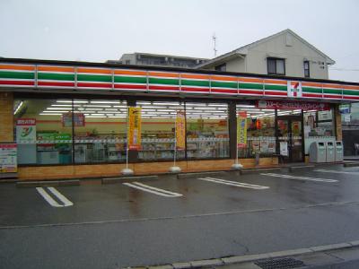 Convenience store. 700m to Seven-Eleven Higashi-Hiroshima Saijochuo store (convenience store)