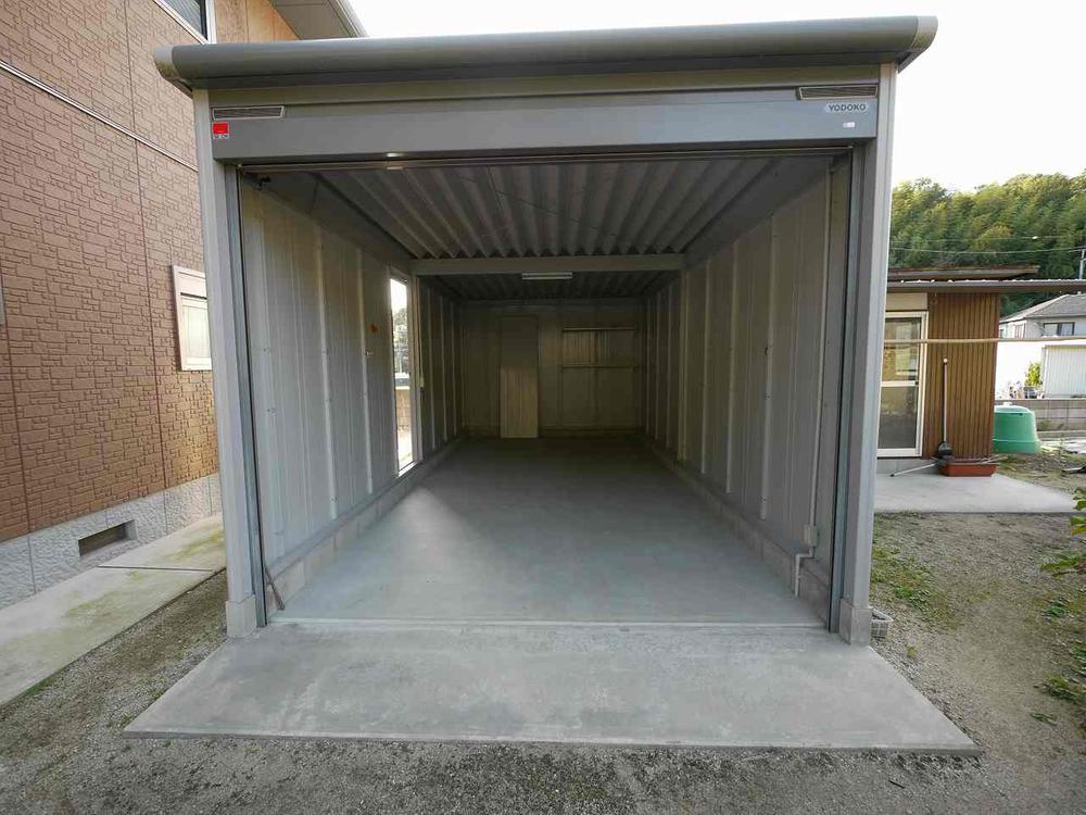 Parking lot. It is a garage with electric shutter. 3.3m × 6m