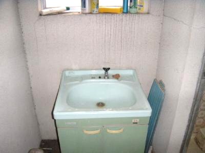 Washroom. There washbasin ☆