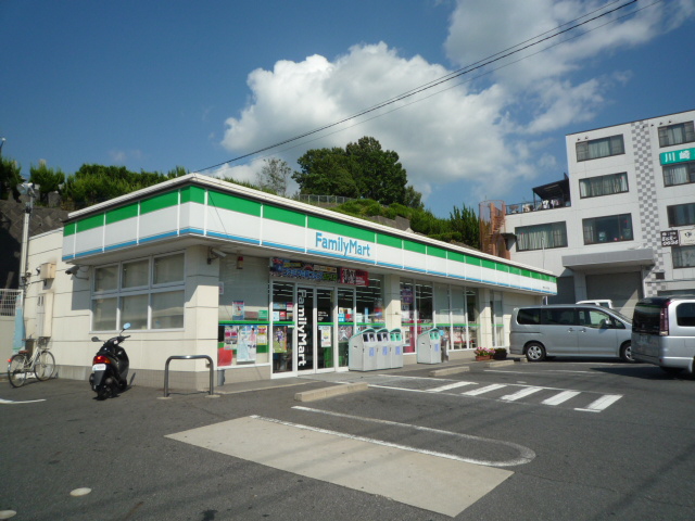 Convenience store. FamilyMart Yano New Town store up (convenience store) 610m