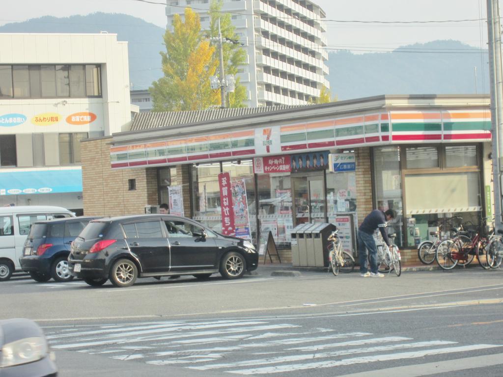 Convenience store. Seven-Eleven Hiroshima Funakoshiminami store up (convenience store) 490m