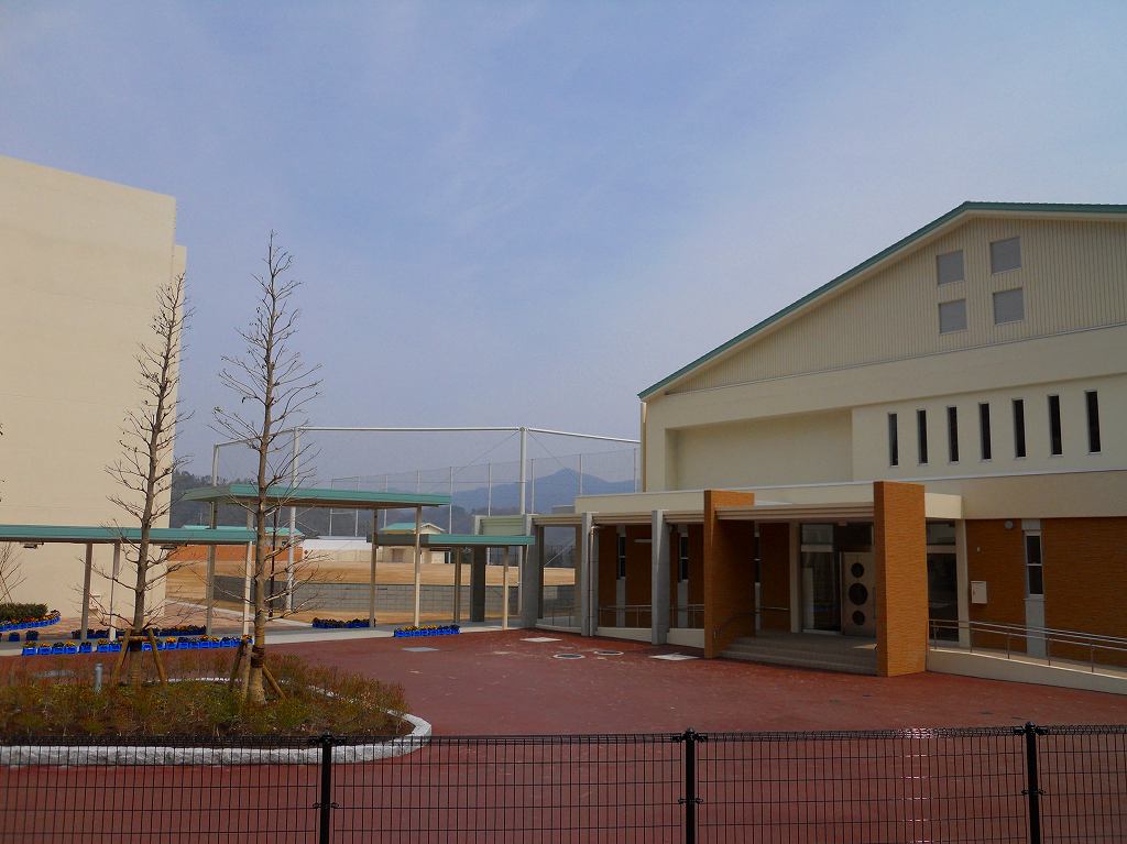Primary school. 806m to Hiroshima Municipal green hill elementary school (elementary school)