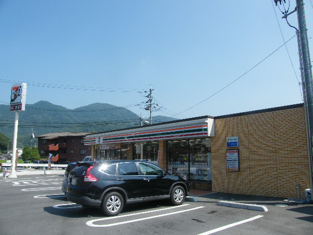 Convenience store. Seven-Eleven Hiroshima Hataka 2-chome up (convenience store) 895m