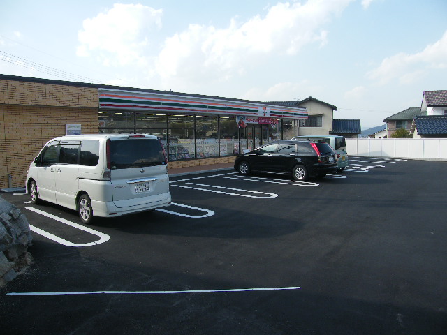 Convenience store. Seven-Eleven Azuma Yano 6-chome up (convenience store) 850m