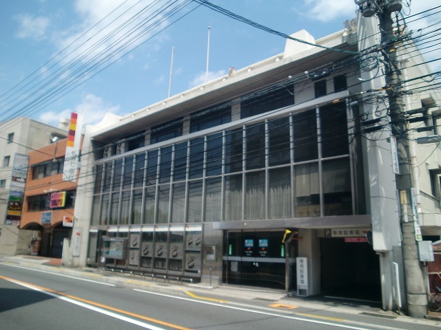 Bank. Momiji Bank Kaita 1100m to the branch (Bank)