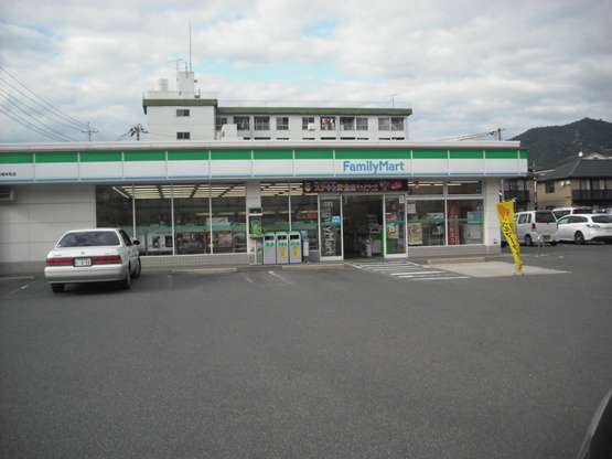 Convenience store. FamilyMart Kaidaminami Honcho store up (convenience store) 742m