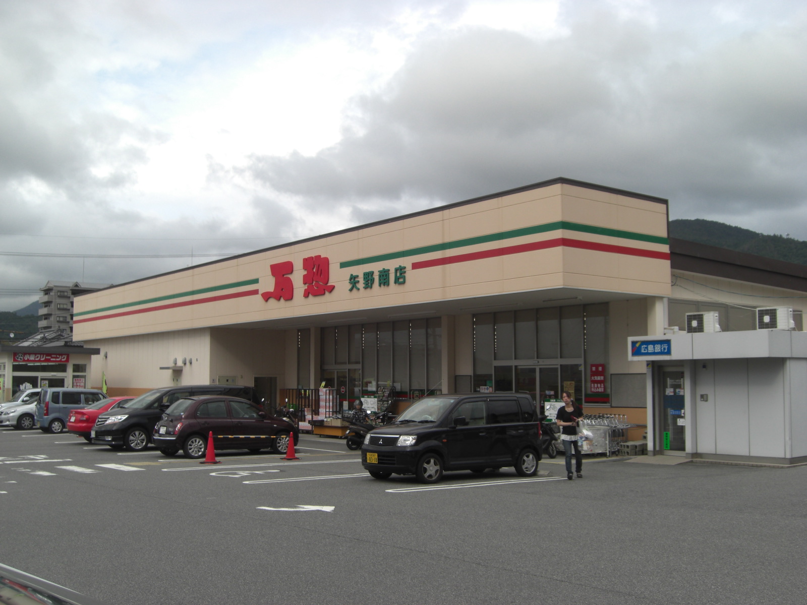 Supermarket. ManSo Yanominami store up to (super) 1200m
