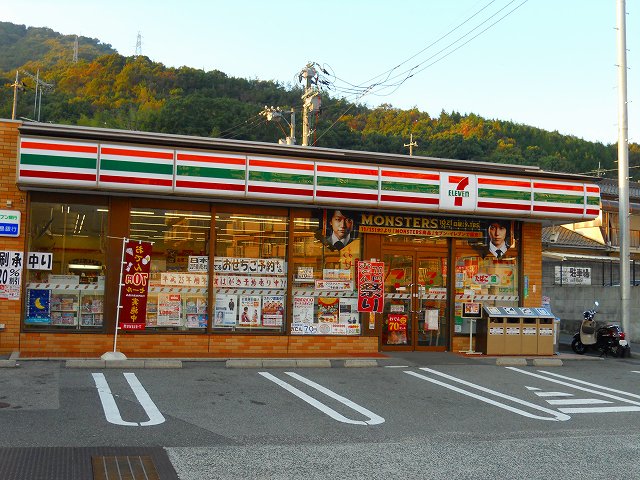 Convenience store. Seven-Eleven Akinakano 3-chome up (convenience store) 755m