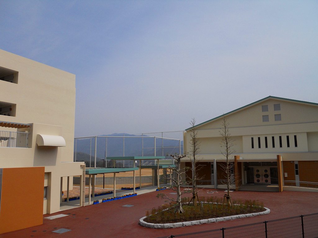 Primary school. 1075m to Hiroshima Municipal green hill elementary school (elementary school)