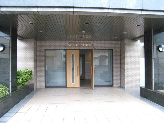 Entrance. Granite paste of heavy entrance.