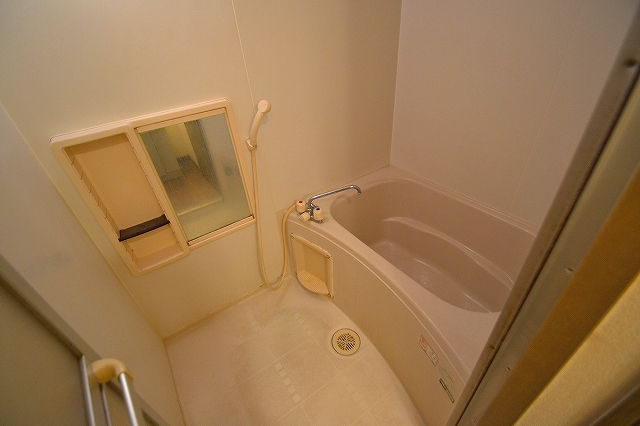 Bath. Wash basin ・ Toilet is a separate type of bathroom. spacious