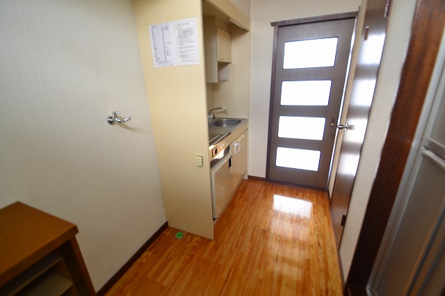 Other room space. It is around the kitchen ☆