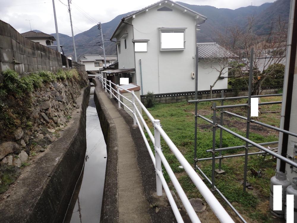 Local land photo. North side double-sided road shape in Satodo + waterway! It is open! 