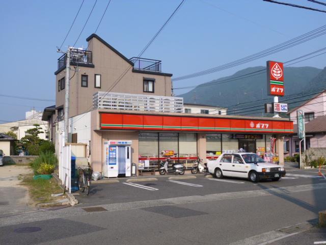 Convenience store. 109m to poplar Akinakano shop