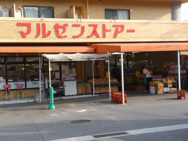 Supermarket. Maruzen store up to 80m