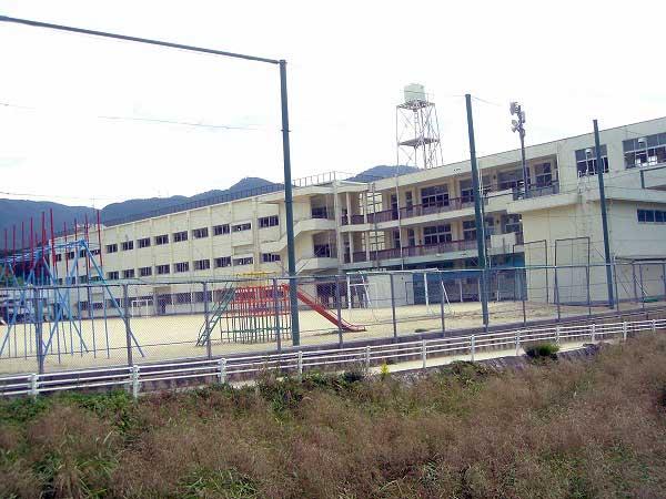 Primary school. Hataka until elementary school 1650m