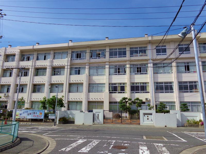 Primary school. 616m to Hiroshima Municipal Kuchida Higashi Elementary School