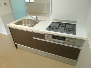 Kitchen. 3-neck gas stove ・ Grill with a kitchen