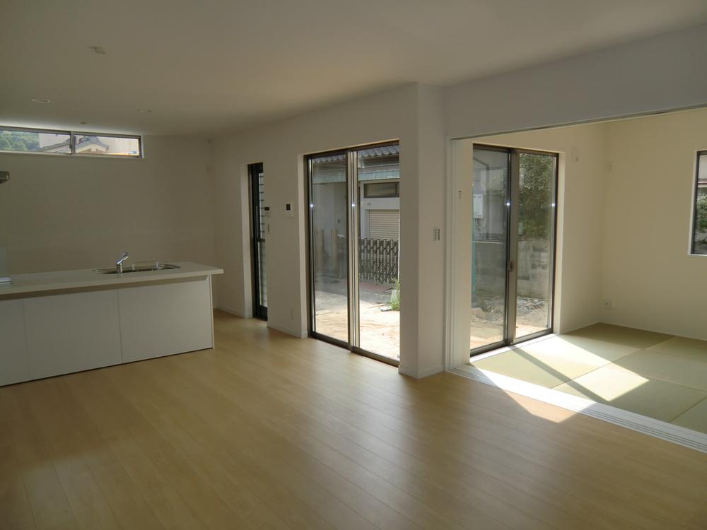 Living. Bright and spacious living room is a feeling of opening a full open counter kitchen.