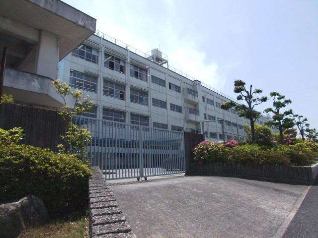 Junior high school. 898m to Hiroshima City Ochiai junior high school