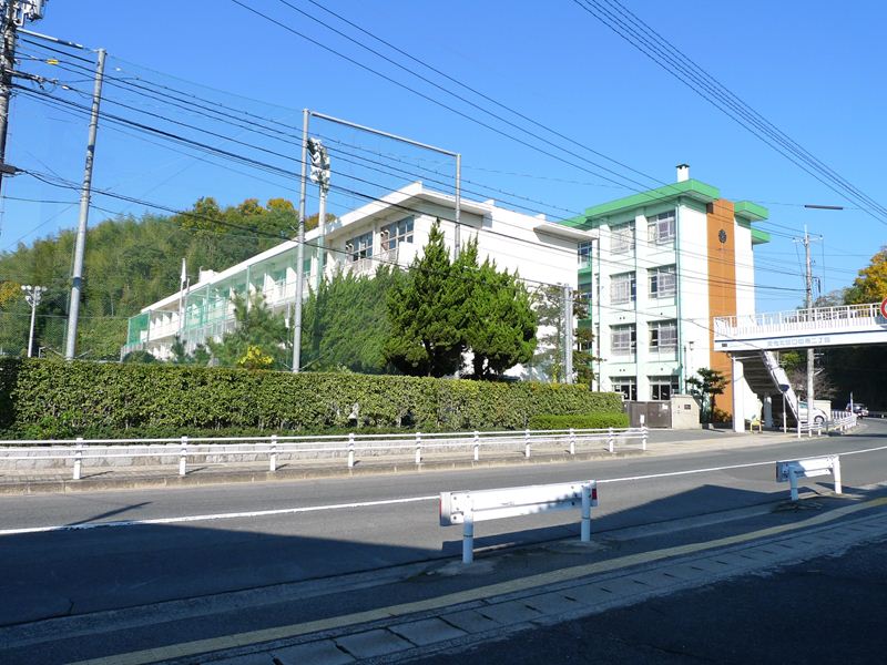 Primary school. Kuchida up to elementary school (elementary school) 660m