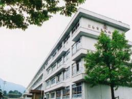 Junior high school. 1054m to Hiroshima Municipal Kamezaki junior high school