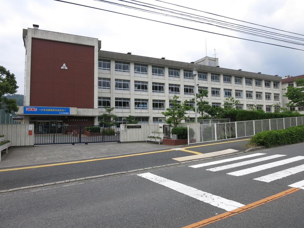 Junior high school. 1118m to Hiroshima Municipal Miiri junior high school