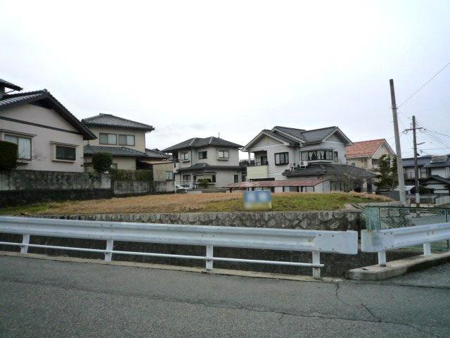 Local land photo. Corner lot No construction conditions