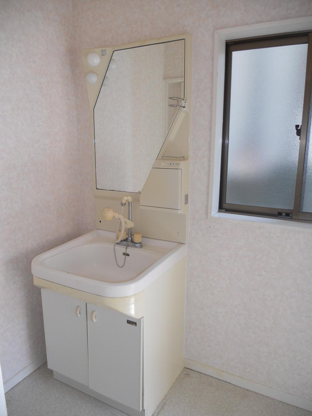 Wash basin, toilet. Indoor (10 May 2012) shooting