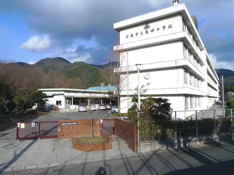 Junior high school. Kamezaki 700m until junior high school (junior high school)