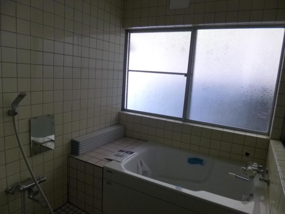 Bathroom. (October 2012) Shooting
