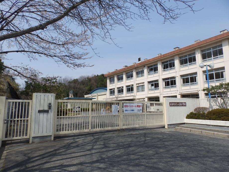 Primary school. 1526m to Hiroshima Municipal Miirihigashi Elementary School