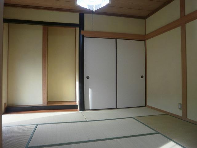Non-living room. 1F Japanese-style room